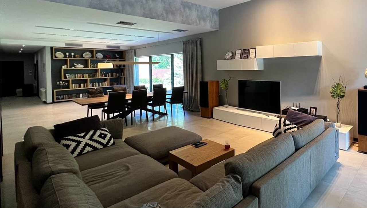 Всередині 2